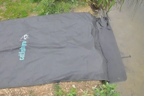 Catfish Pro Compact Glide Unhooking Mat (8ft x 3ft)