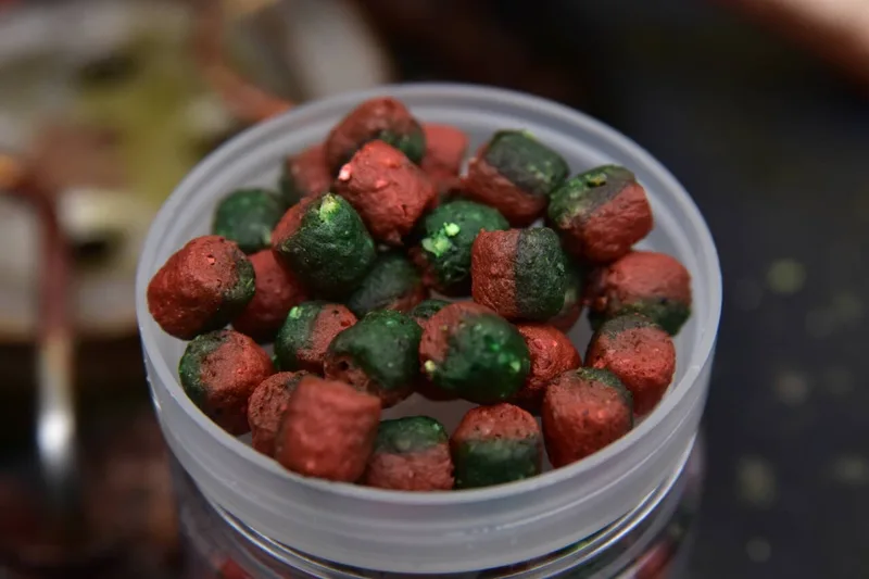 Dynamite Baits Hybridz Durable Hookers - Robin Red & Betaine Green, 6mm